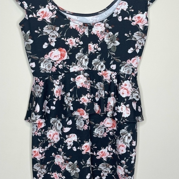 SPEECHLESS black floral peplum dress with cap sleeves - Picture 5 of 7